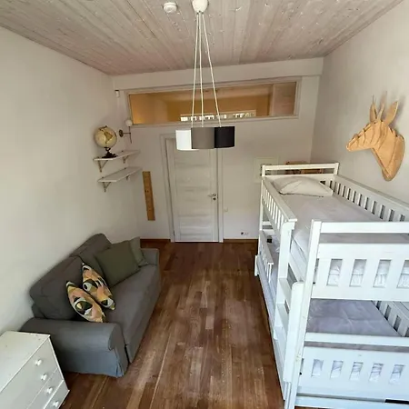 Domillion Huge Newtown 3 Bdr Se16f *